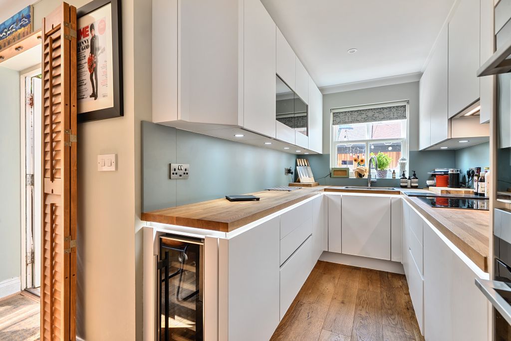 Property photo 2 of 14 Kitchen