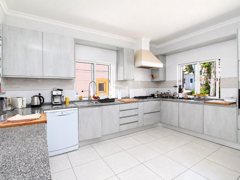 Property photo 3 of 36