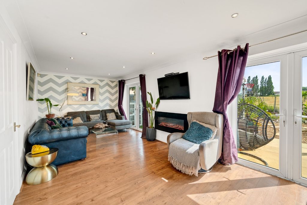 Property photo 3 of 29 5276657
