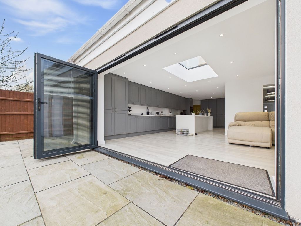 Property photo 3 of 23