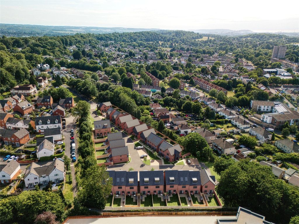 Property photo 2 of 6 Repton Gardens