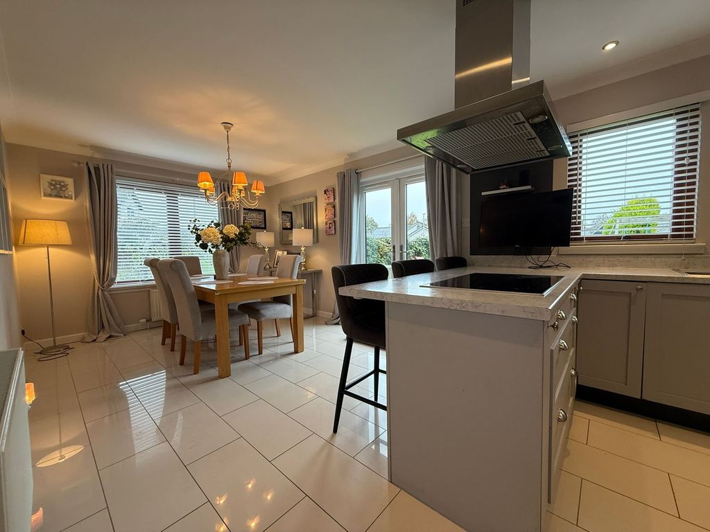 Property photo 2 of 25