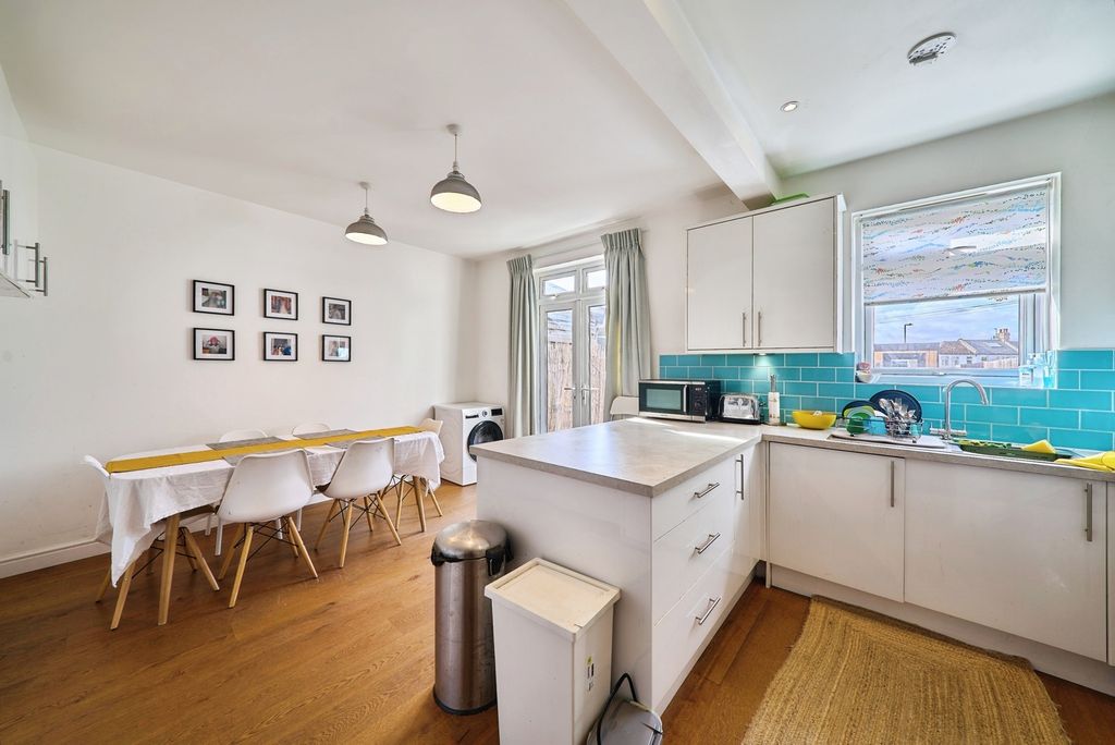 Property photo 2 of 17 Photo