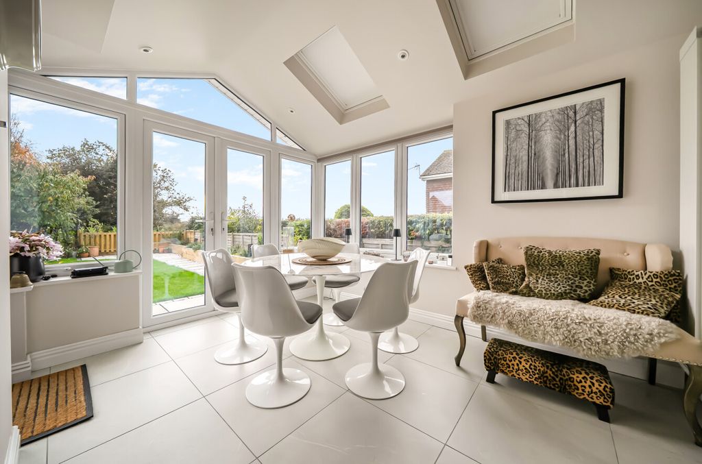 Property photo 2 of 14 1374592-12-690Ccb...