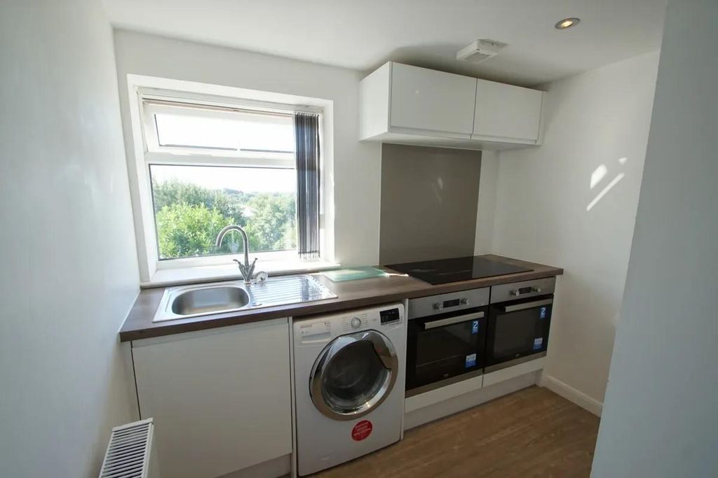 Property photo 3 of 13 39 Wellington St. Pr1 8Tq [3].Jpg