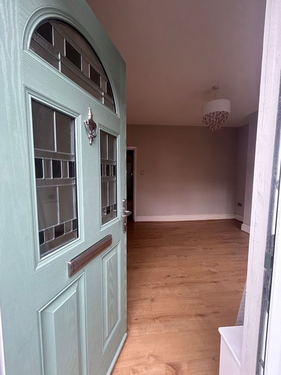Property photo 2 of 8 Entrance