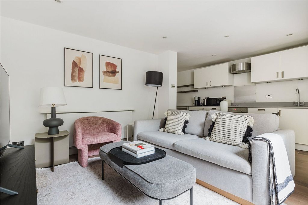 Property photo 2 of 9 Picture No. 32