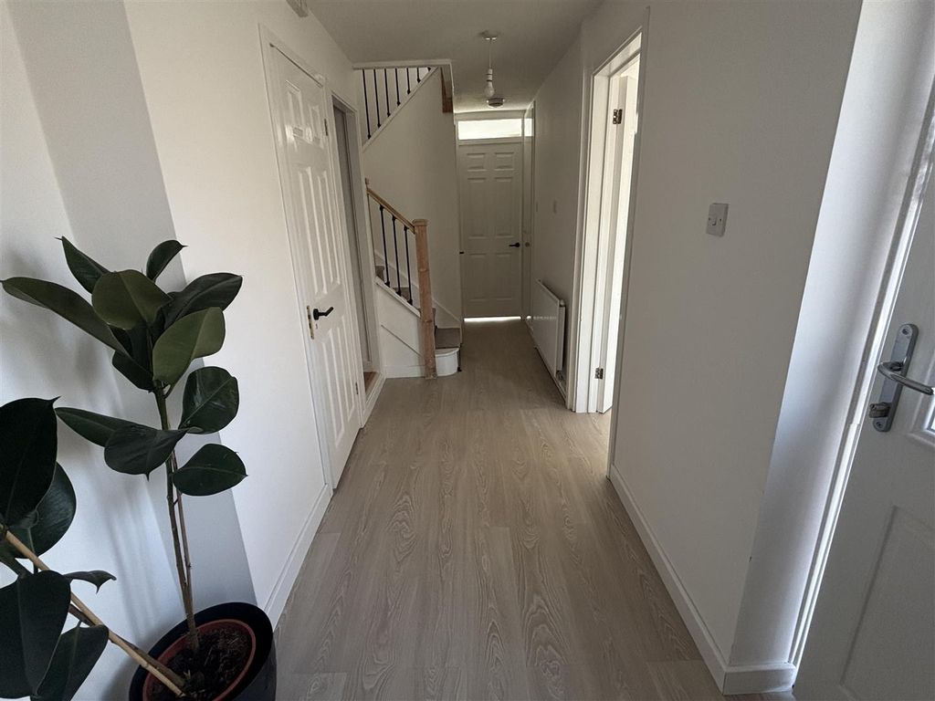 Property photo 2 of 16 Hallway