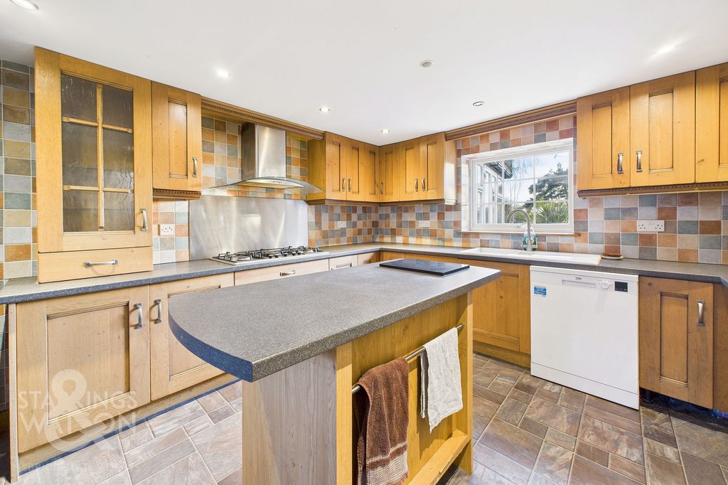 Property photo 3 of 36