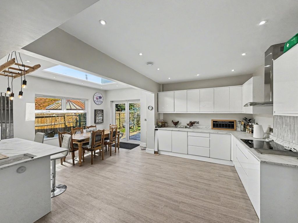 Property photo 2 of 25