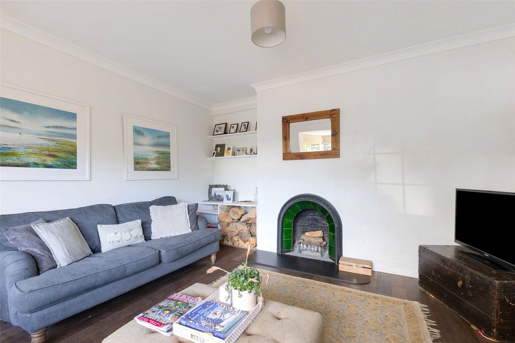 Property photo 3 of 19 Sitting Room