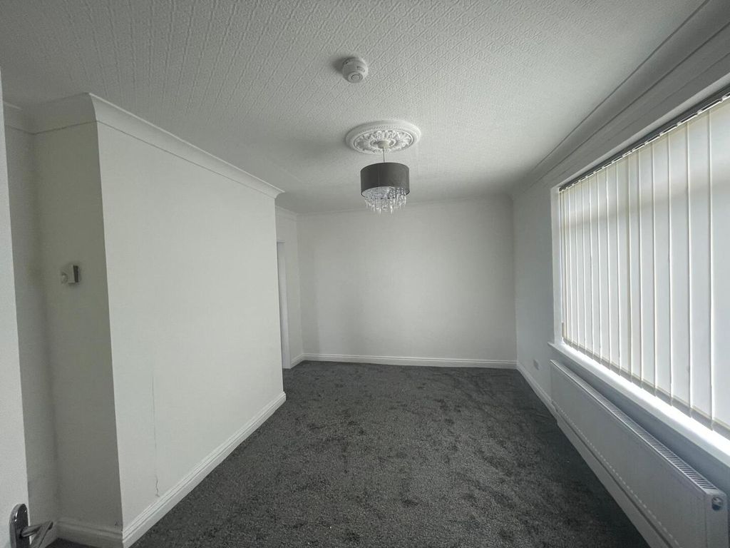 Property photo 3 of 11 Living Room