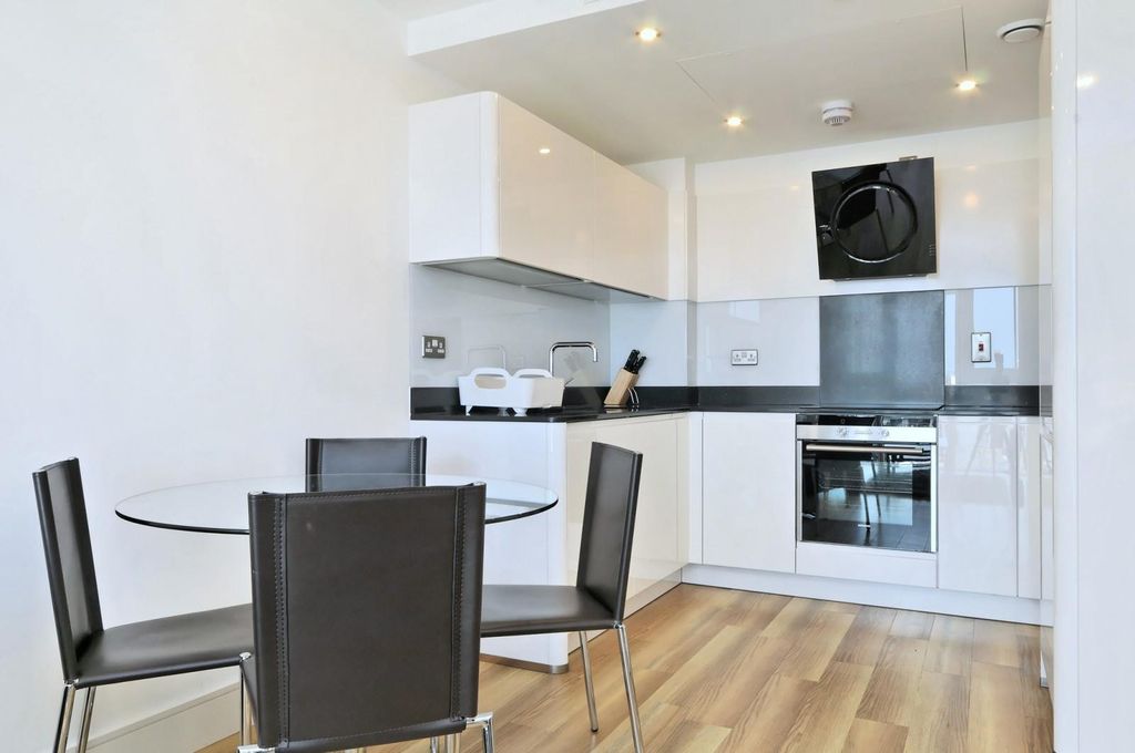 Property photo 3 of 9 Dining