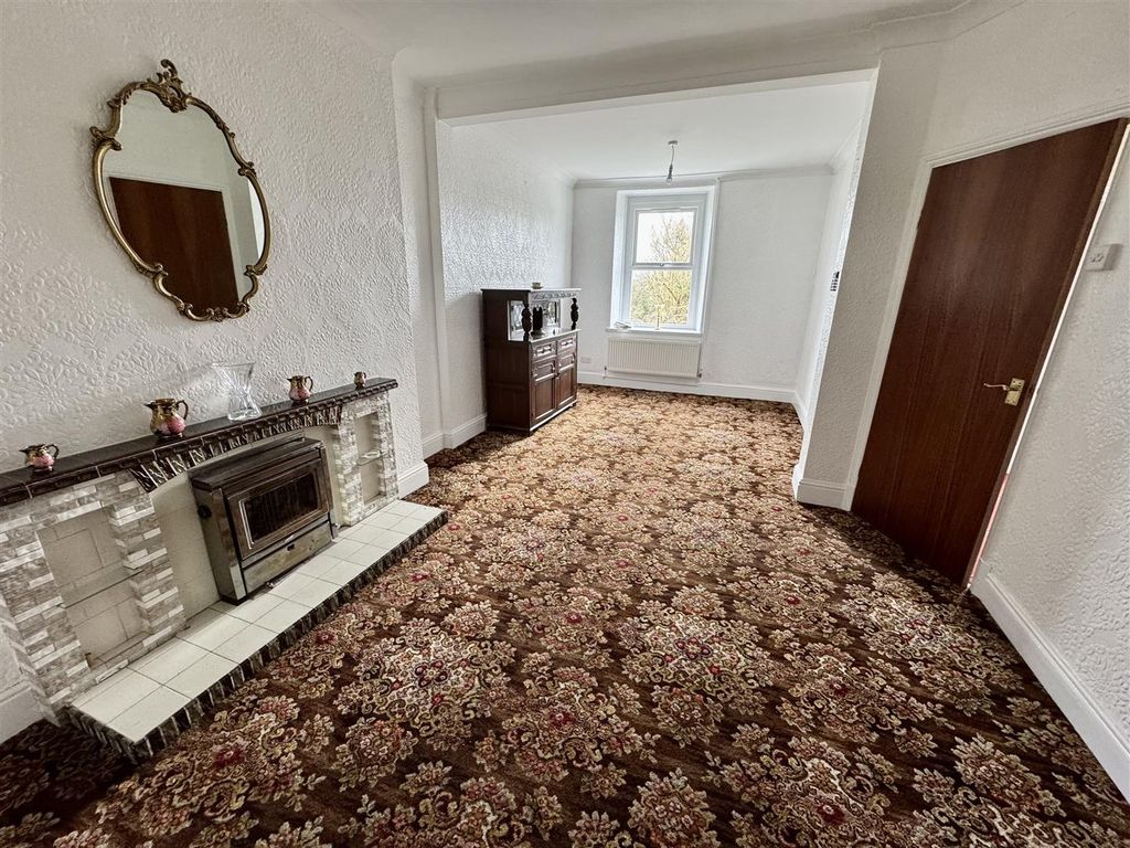 Property photo 2 of 16 Lounge