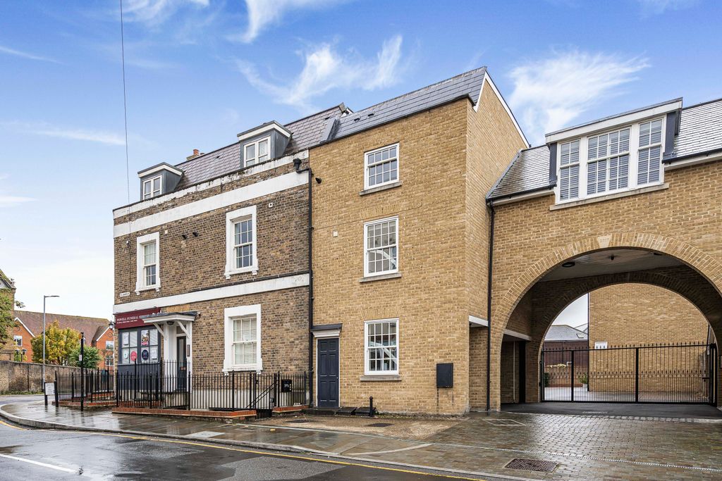 Property photo 2 of 6