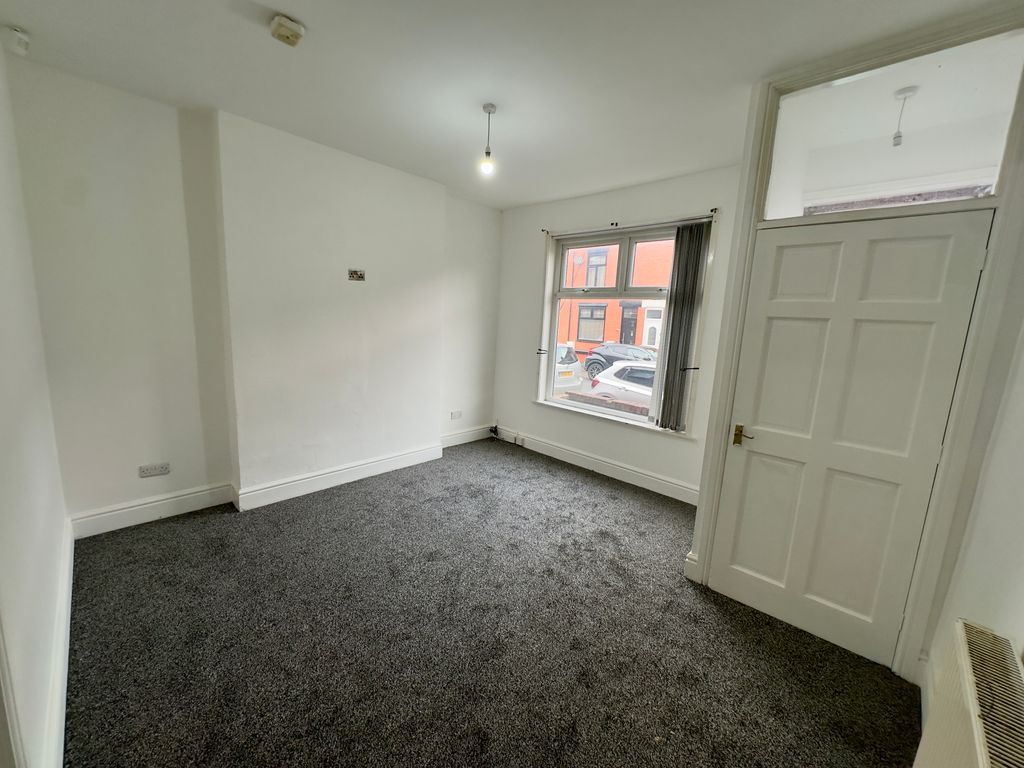 Property photo 2 of 11 Lounge