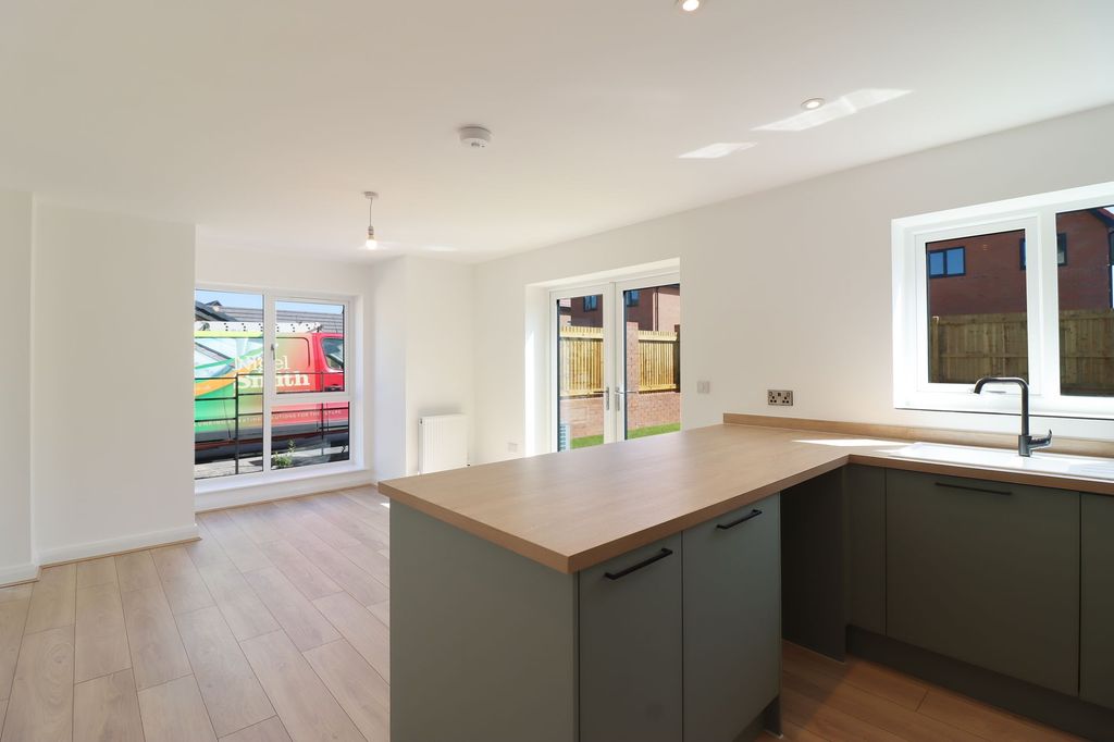 Property photo 3 of 21