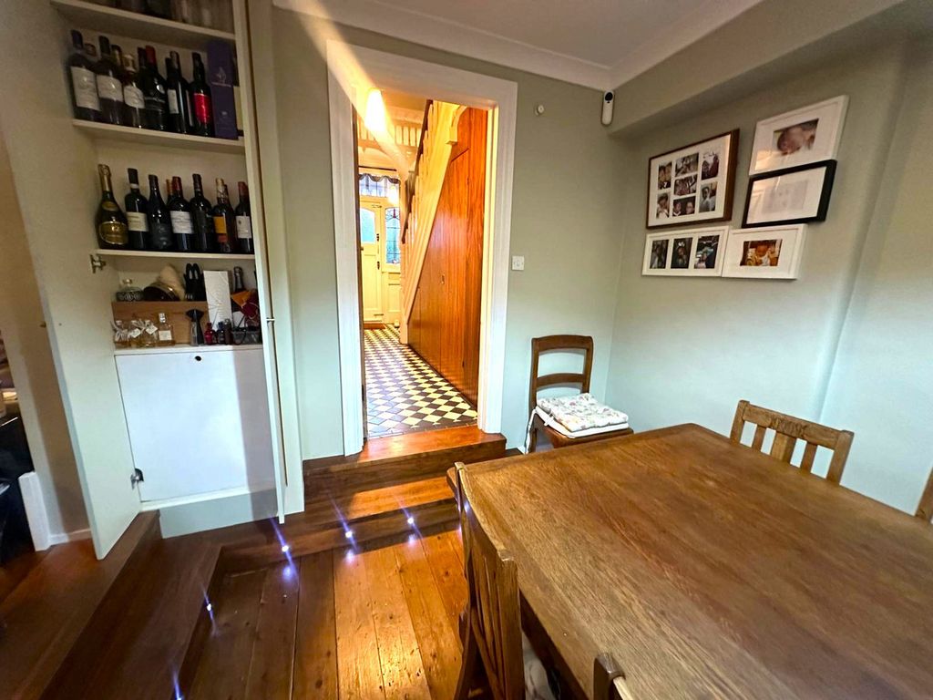 Property photo 3 of 39