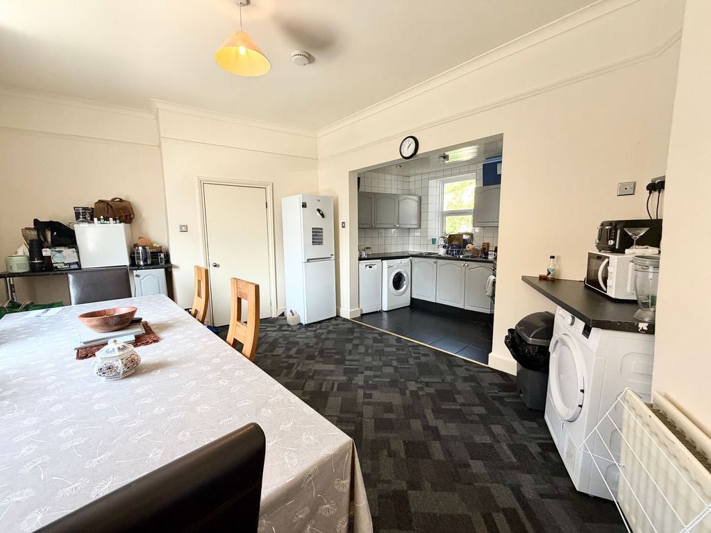 Property photo 3 of 14 Kitchen Diner