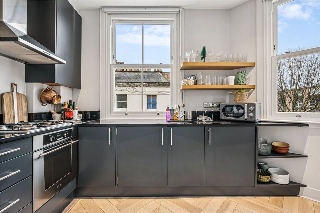 Property photo 2 of 8 Kitchen