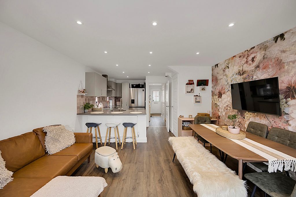 Property photo 2 of 25 5119764