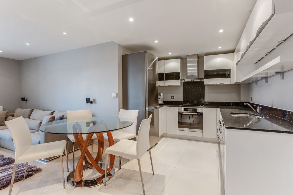 Additional image 10 of 2 bed flat for saleAlexandra Terrace, Guildford GU1