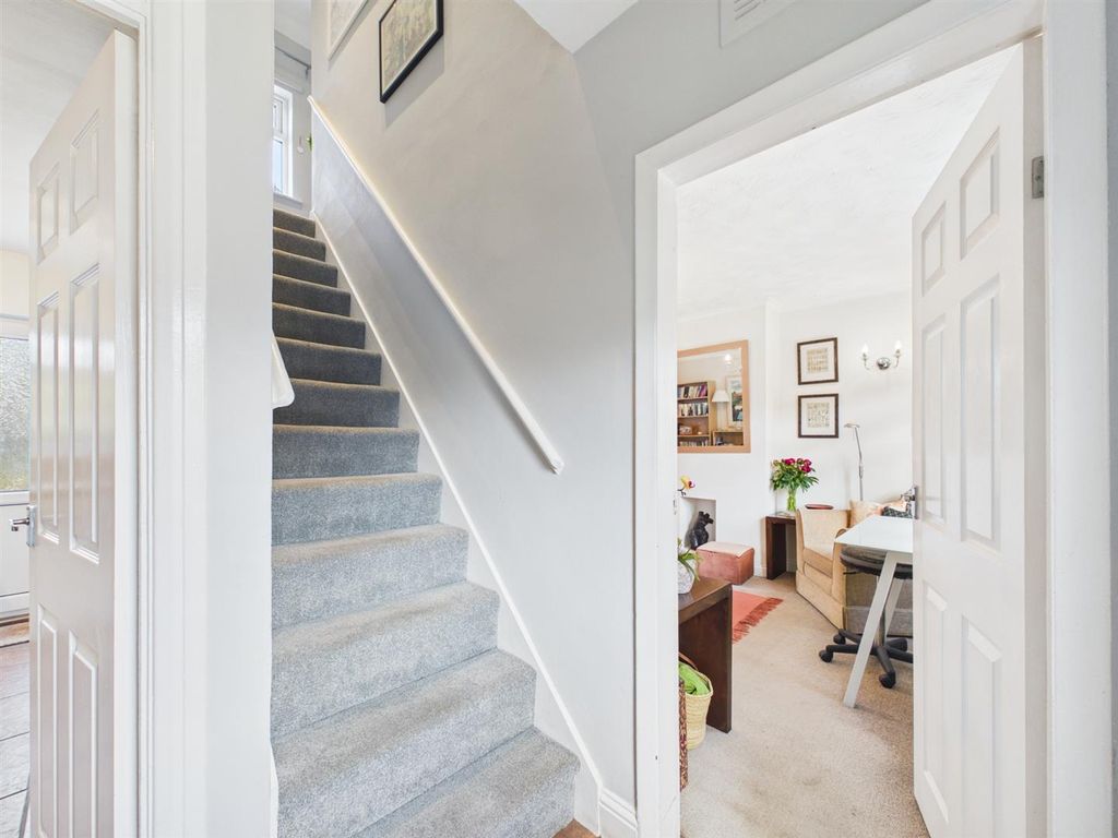 Property photo 3 of 18 Entrance Hall
