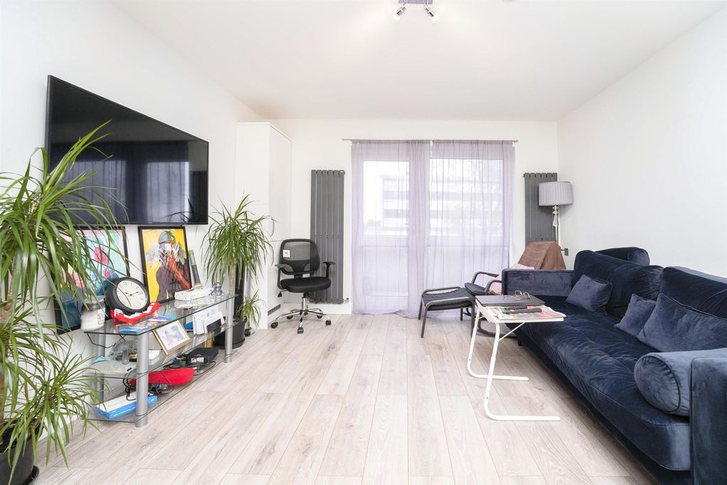 Property photo 2 of 9 Image
