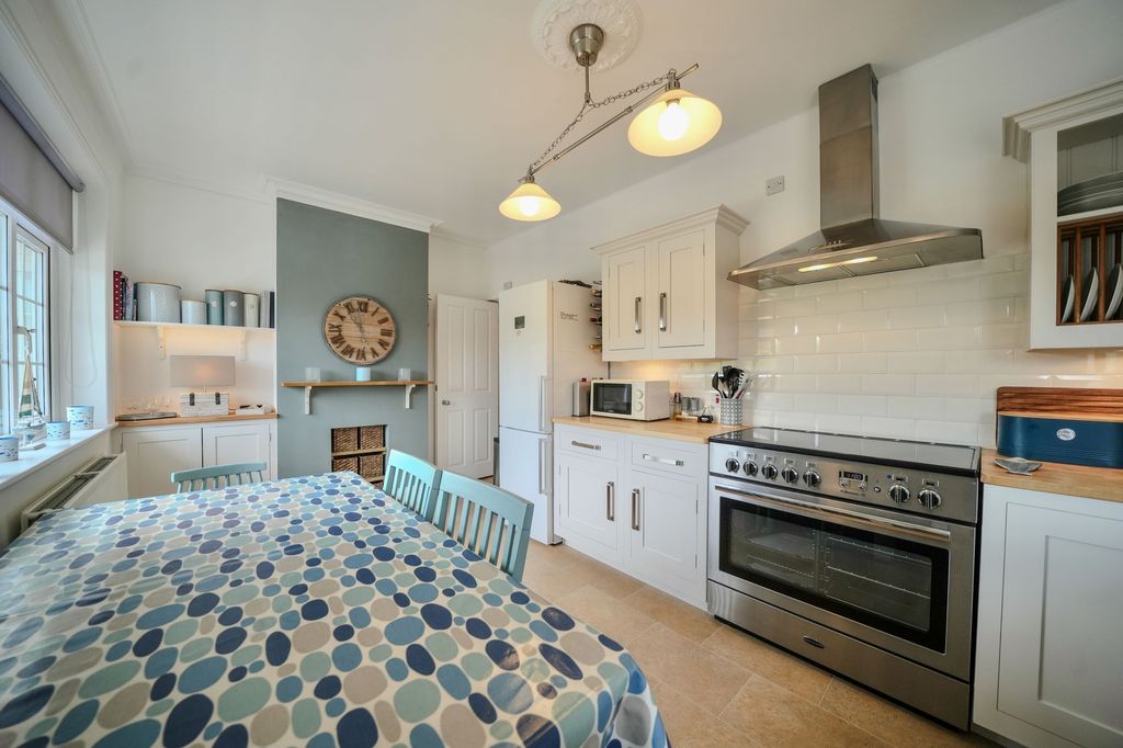 Additional image 7 of 3 bed flat for saleCliff Avenue, Leylands NR27