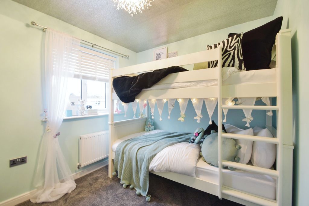 Property photo 1 of 7 Bedroom