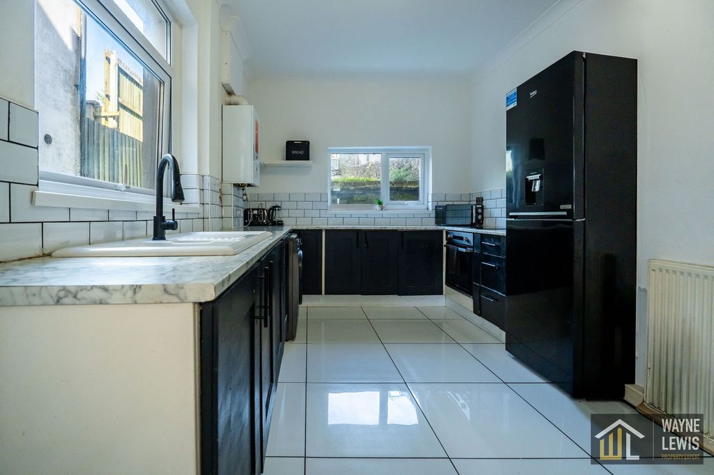 Property photo 3 of 28