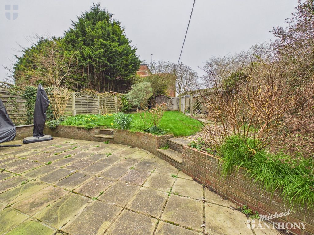 Property photo 3 of 18 Cam03852G0-Pr0580-Still013