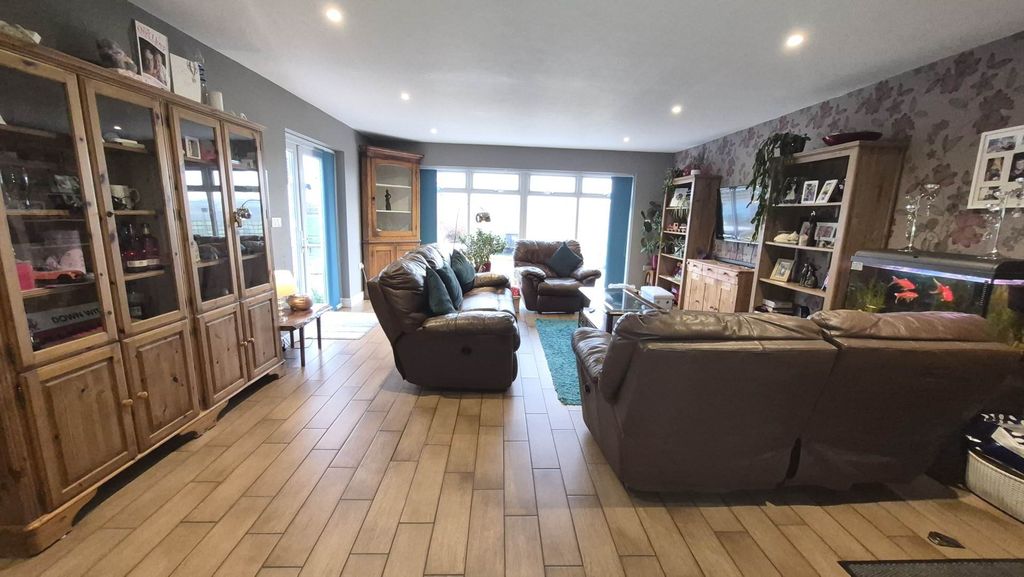 Property photo 2 of 27