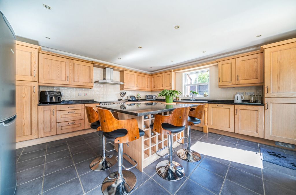 Property photo 3 of 28 1345450-17-68Bd3Ae3830c5