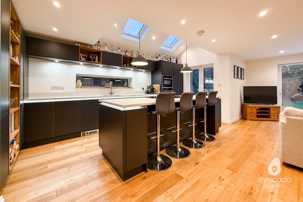 Property photo 2 of 32 5601163
