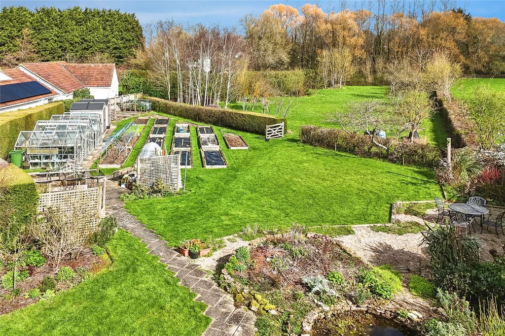 Property photo 2 of 28 Picture No. 19