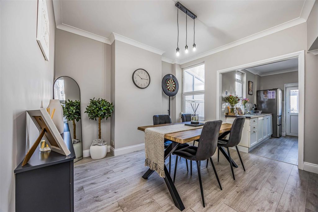 Property photo 2 of 19 62 Walden Road, Nelson, Portsmouth-Small-Porticoma