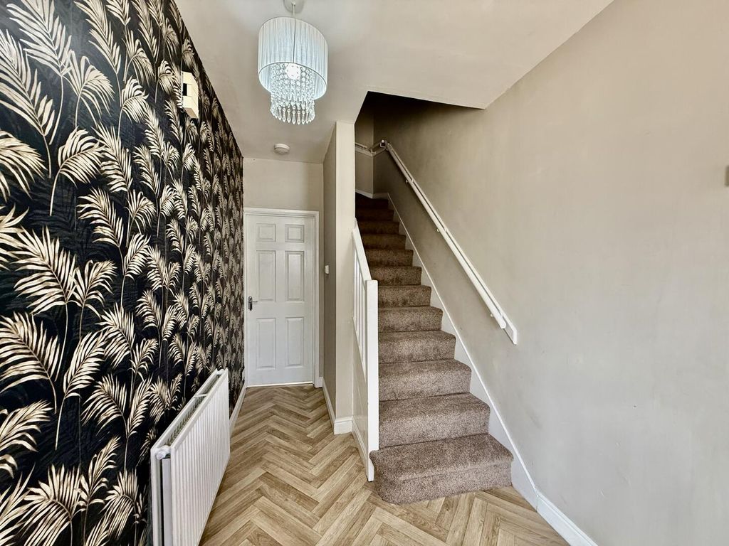 Property photo 3 of 18 Hallway