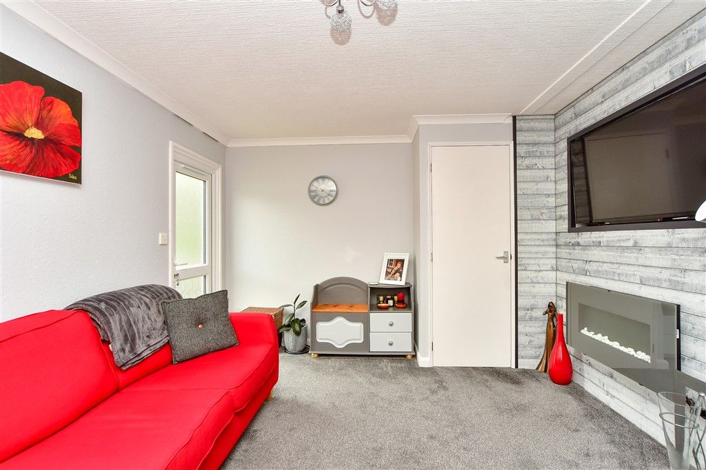 Property photo 1 of 10 Lounge