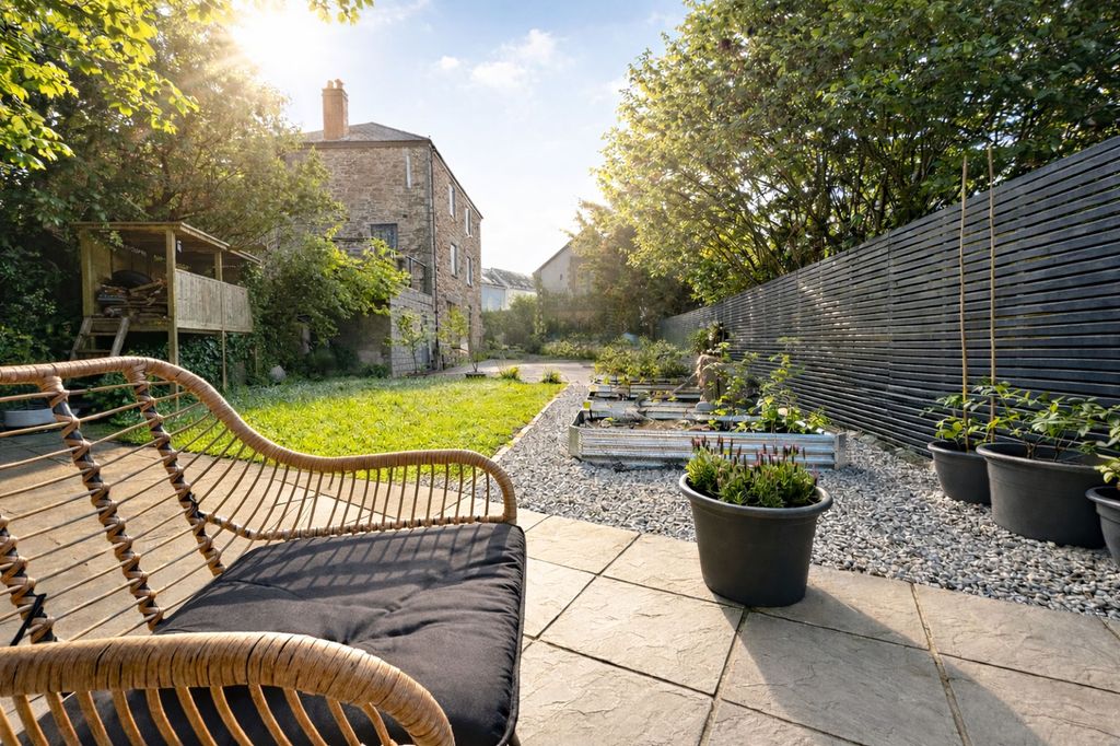 Property photo 2 of 29