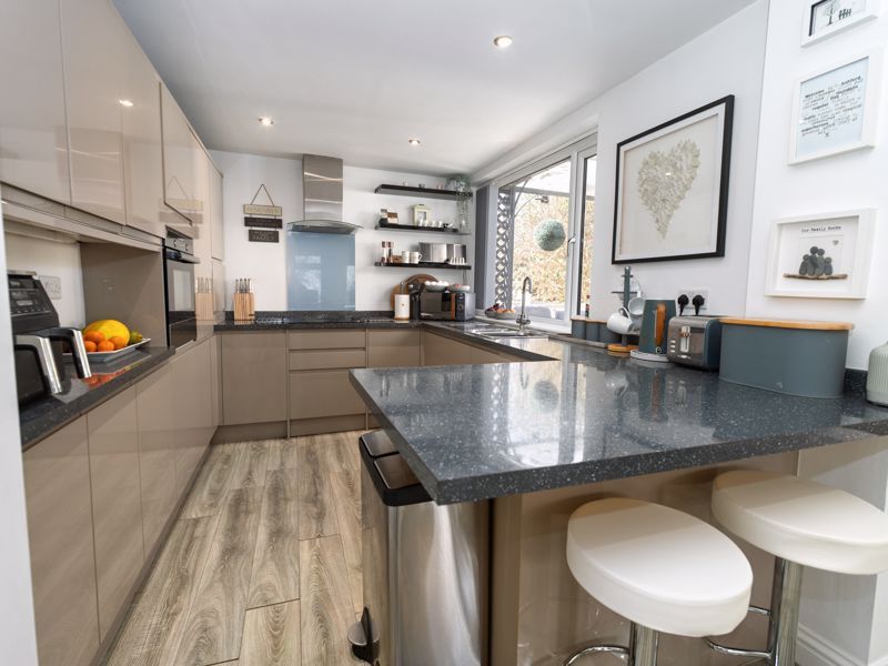 Property photo 3 of 17 Photo 6