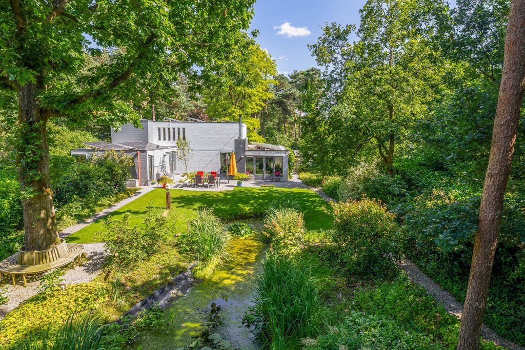 Property photo 3 of 82