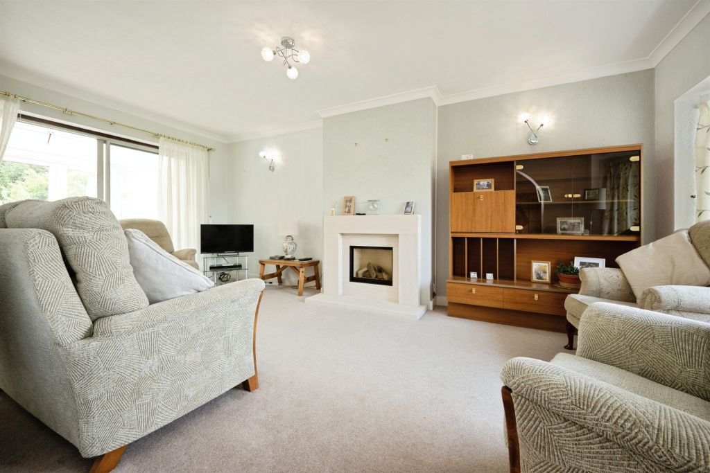 Property photo 2 of 27
