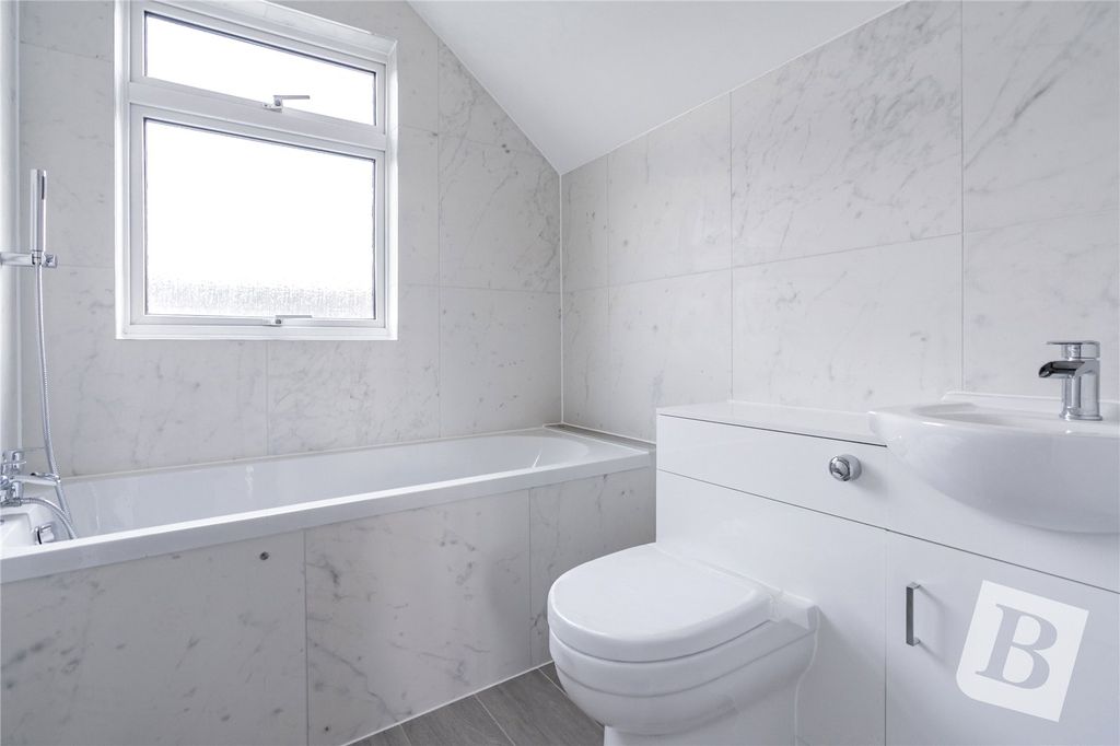 Property photo 3 of 19 Bathroom