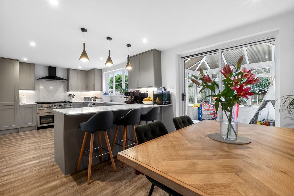 Property photo 1 of 20 Kitchen/Dining Room