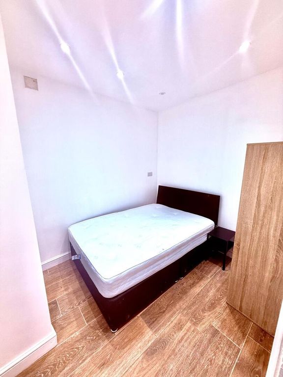 Property photo 1 of 8 Bedroom