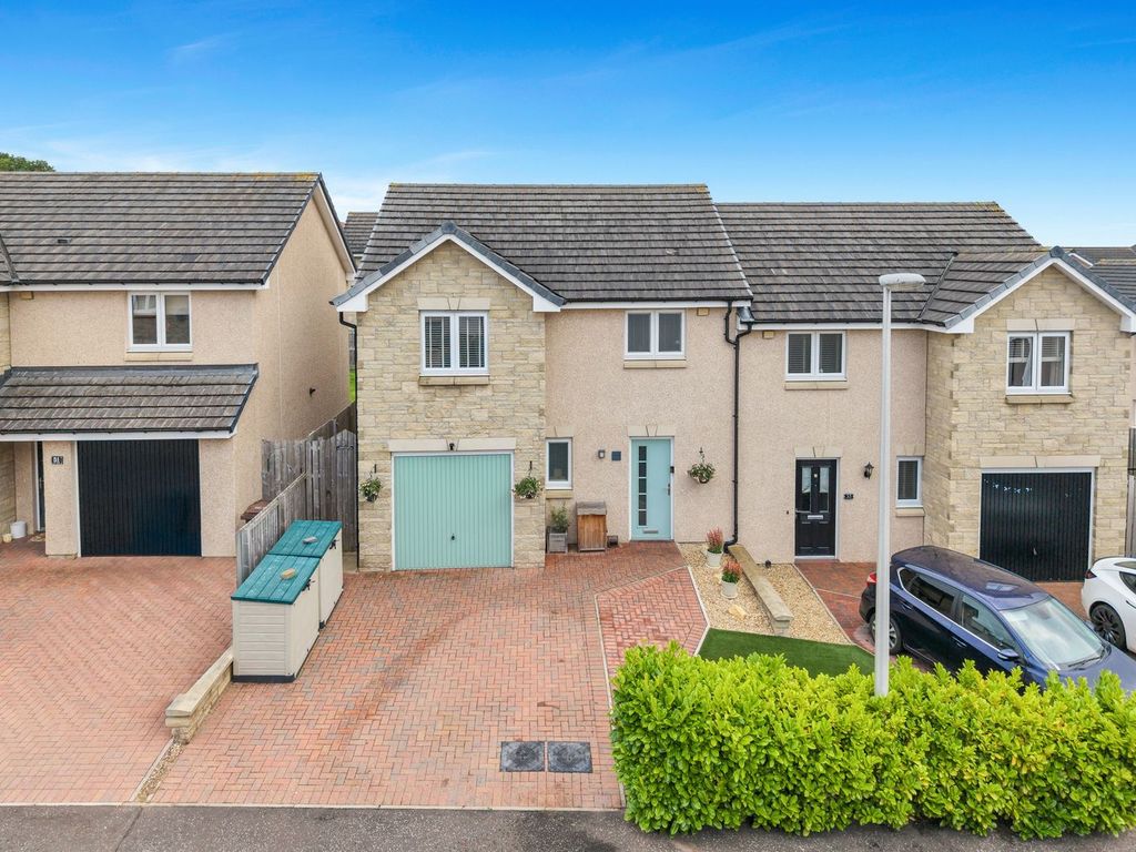 Property photo 1 of 43