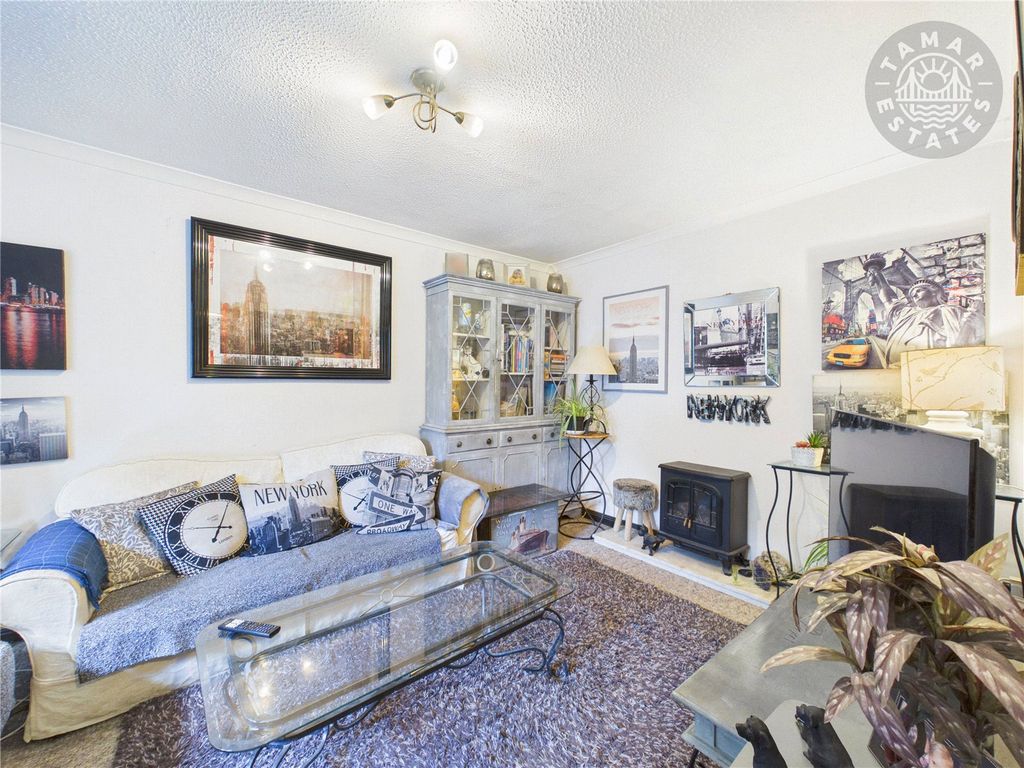 Property photo 3 of 15 Sitting Room