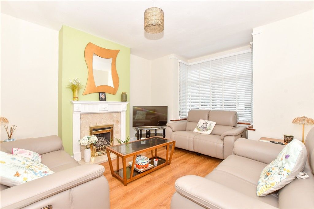 Property photo 2 of 11 Lounge