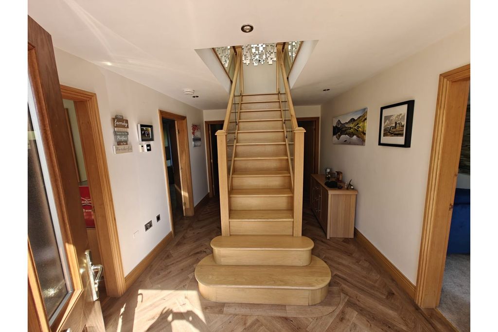 Property photo 3 of 49